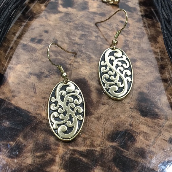 Black & Gold Statement Necklace & Earring Set - Picture 8 of 9